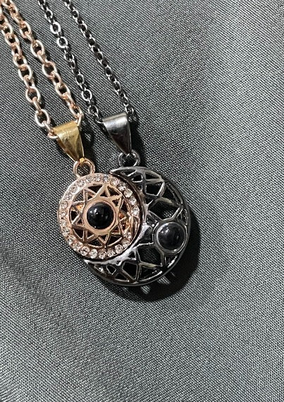 Collar Sol Y Luna Con 100 Idiomas
